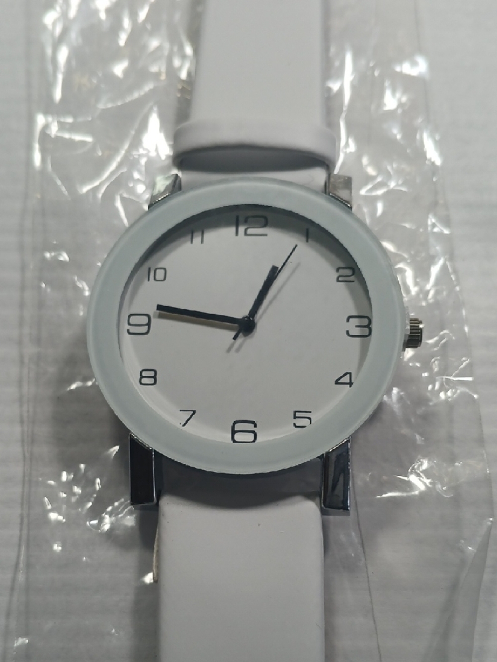 Minimal White Silicone Strap Watch - Picture 2 of 6